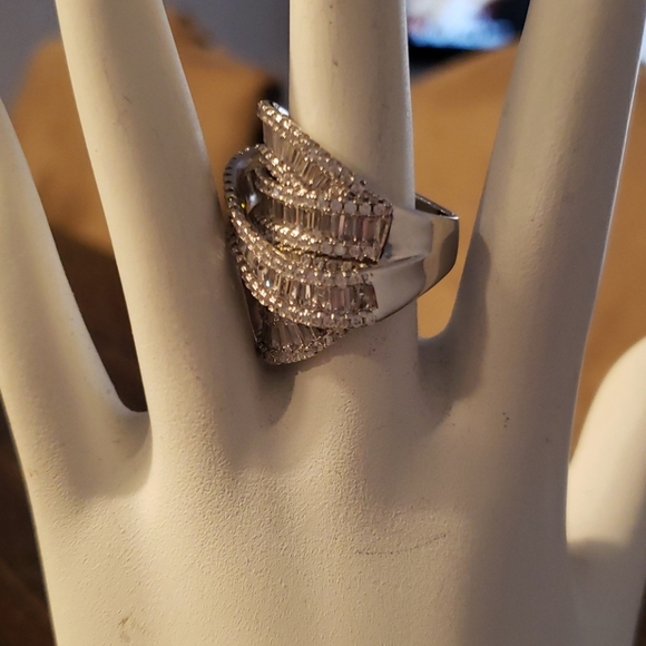 Sterling Silver Ring - Picture 4 of 7